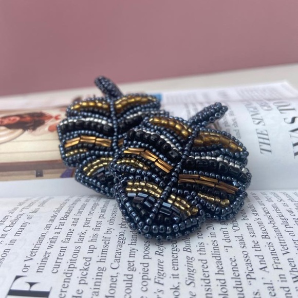 Handmade tendrils with a variety of colors in the shape of a palm leaf - Picture 1 of 4